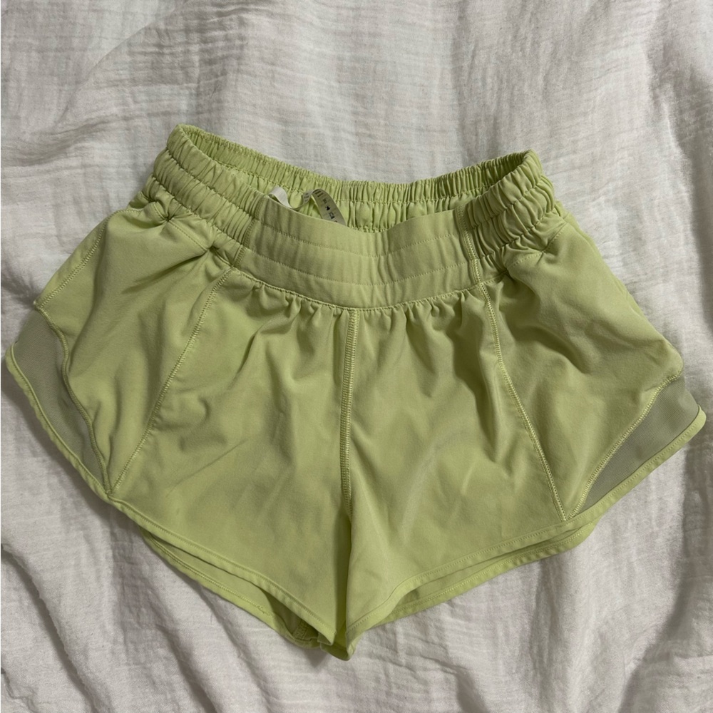 Lululemon Athletica Hotty Hot 2.5”Green Athletic Shorts